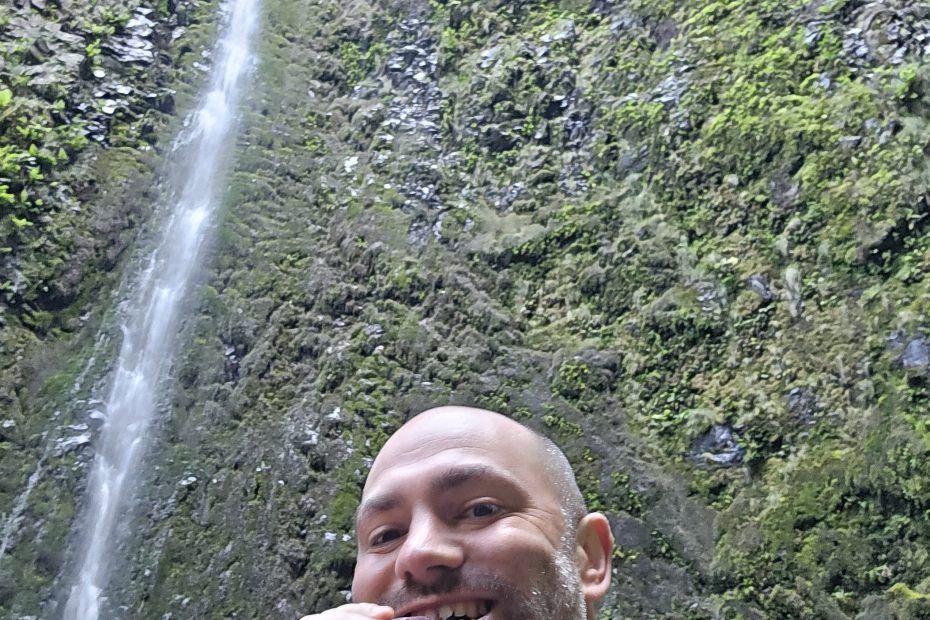 Selfie bij de waterval met energiereep tijdens PR9