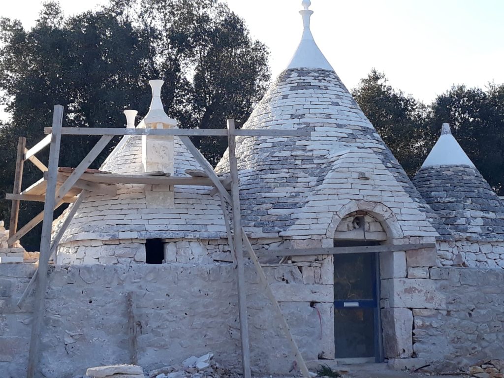 Restauratie van onze trulli in Puglia tijdens de zomervakantie.