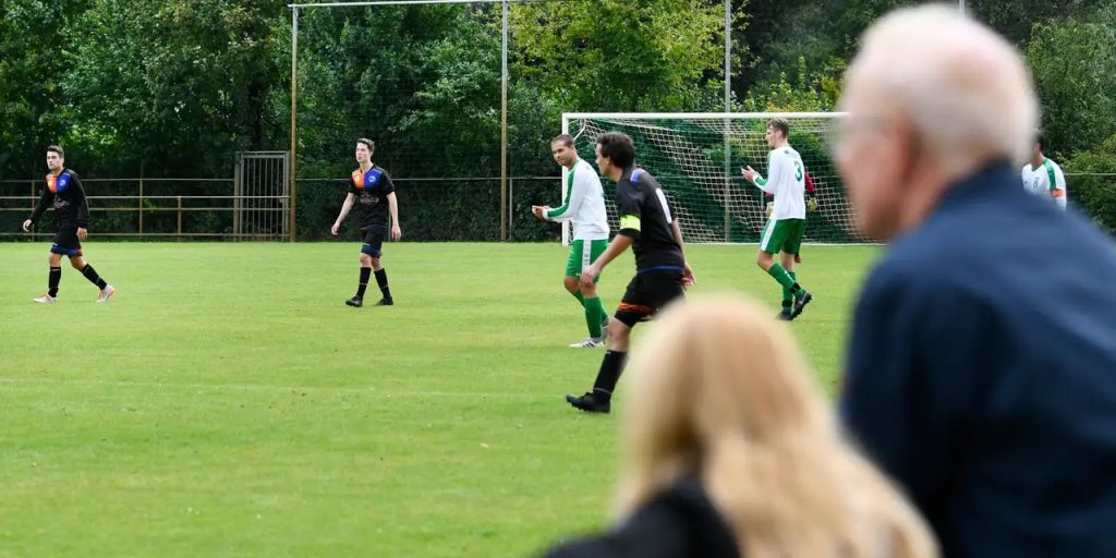 Persoonlijke ruimte en vrijheid in relatie, gesymboliseerd door sport en eigen tijd