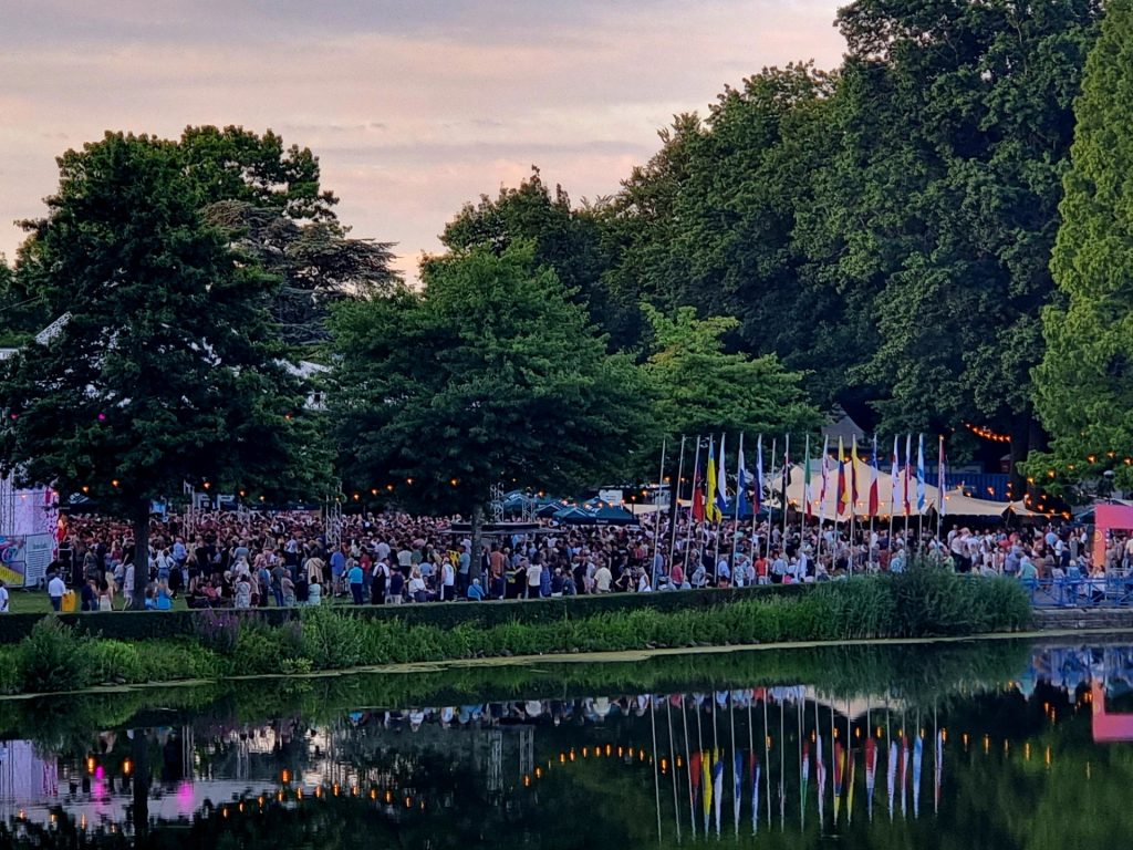 Zomervakantie 2022 – festivaldrukte met muziek en gezelligheid